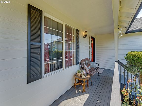 4th image of 3421 NE 166th Ave