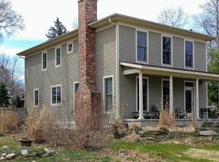 23 Lawn St, Douglas, MI 49406