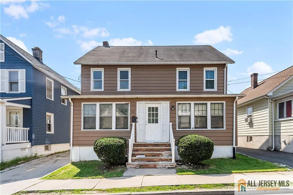 2 bed, 1.0 bath, 2269 sqft, $2,100 — Photo 1