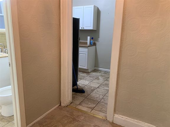 2nd image of 258 Clendenny Ave APT 1