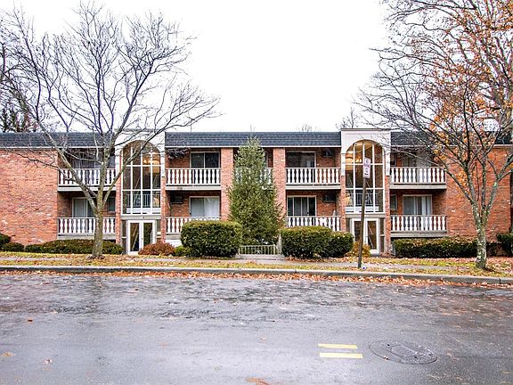 2nd image of 2704 Cypress Way APT 1