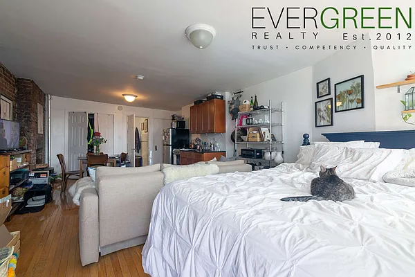 Rented by Evergreen Apartments BK | media 56