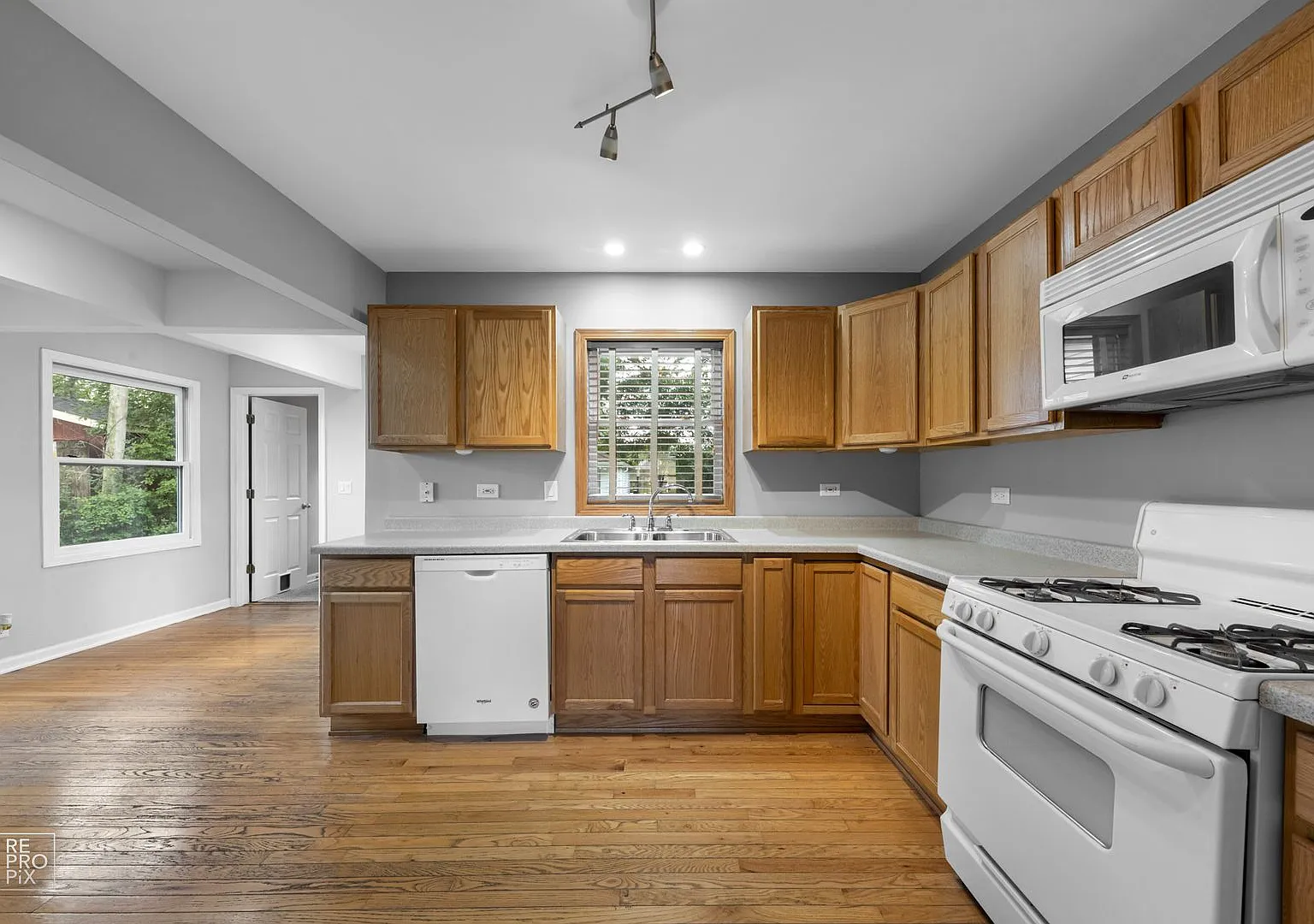 2 Bedroom 1 Bath with LARGE Oversized 2 Car Garage in Wonder Lake! — Photo 4