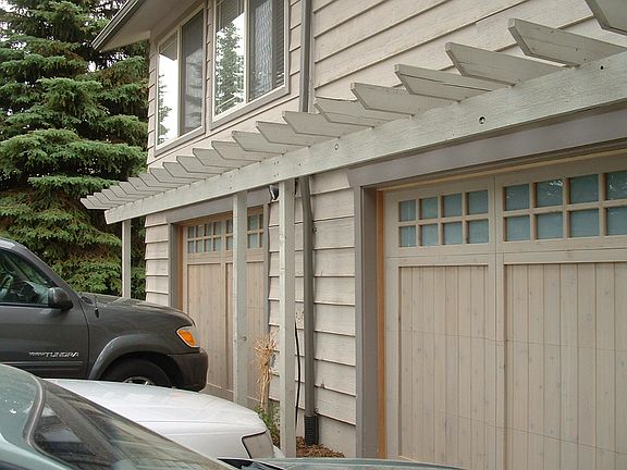 3 car garage with apt