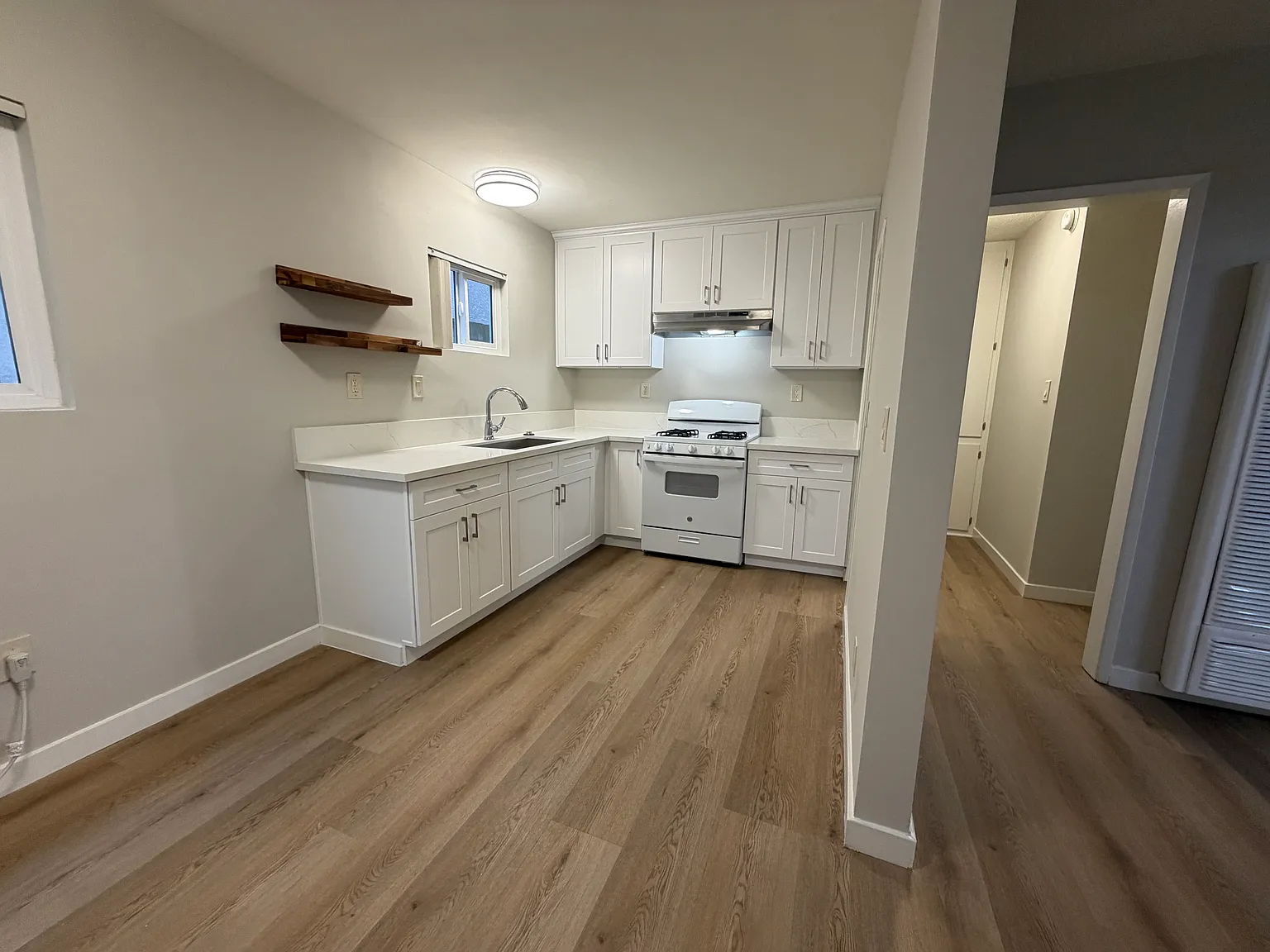 4733 Orion Ave — Photo 1