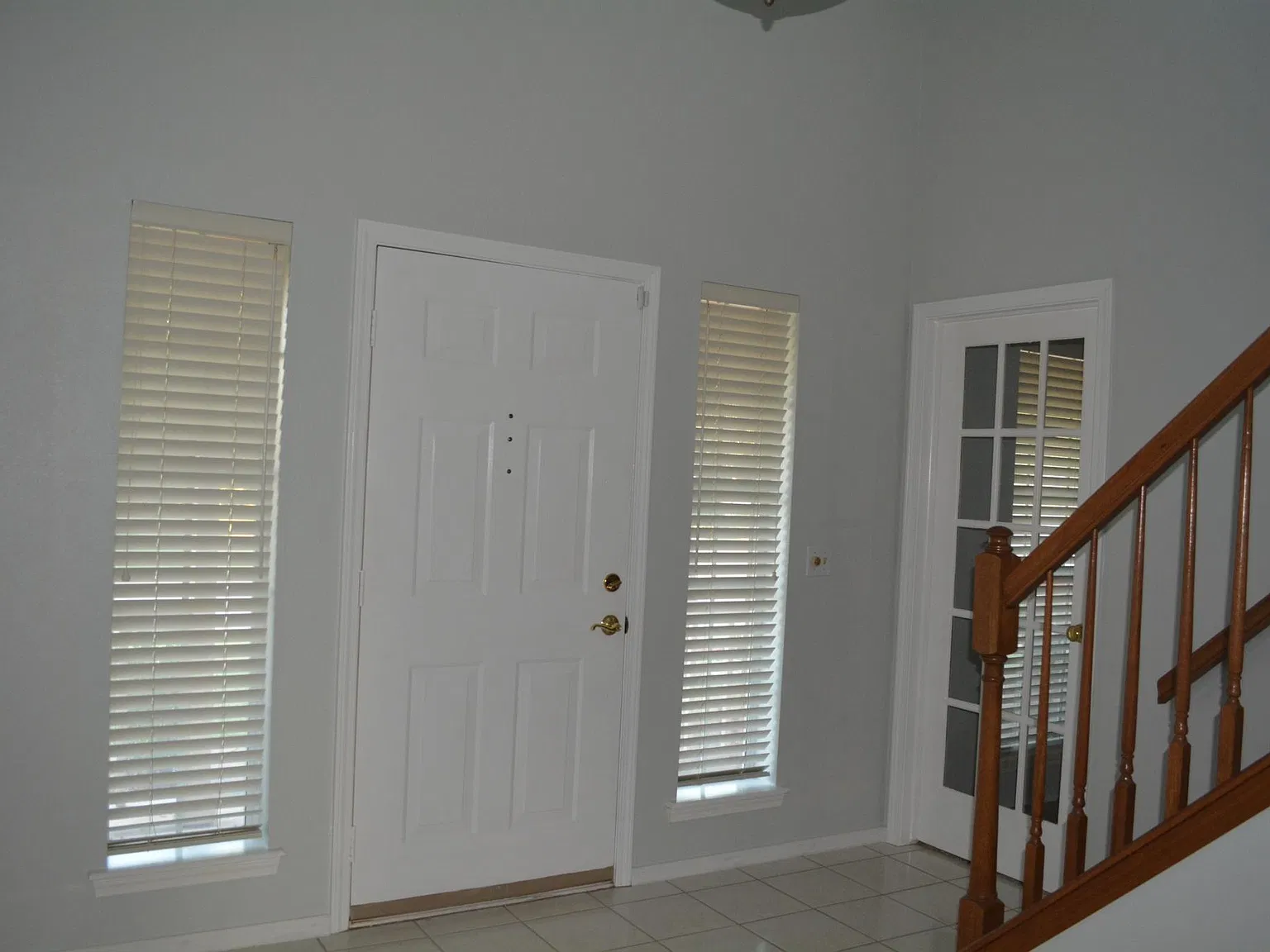 4 bed, 2.5 bath, 2500 sqft, $1,900 — Photo 3