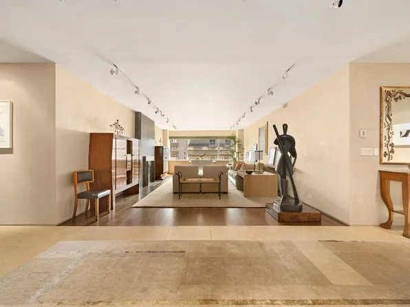 700 Park Avenue image 1 of 15