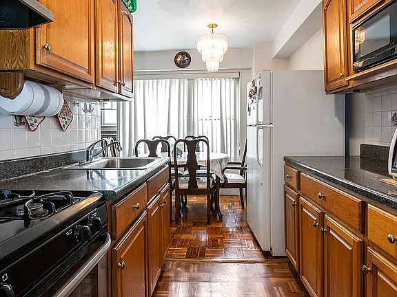 2nd image of 130 Saint Edwards St APT 9C