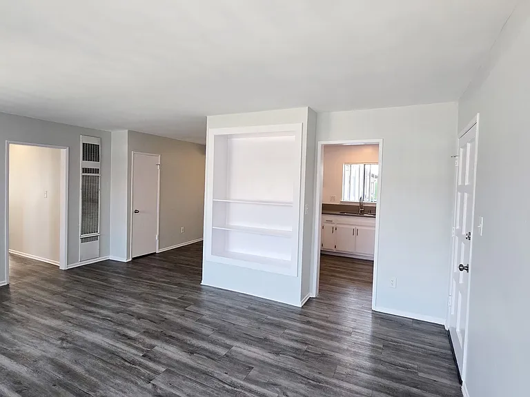 18400 Prairie Street — Photo 54