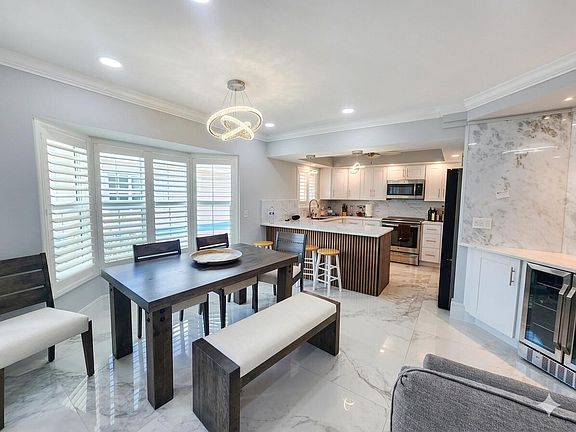 3rd image of 75 Venetian Drive #D-11