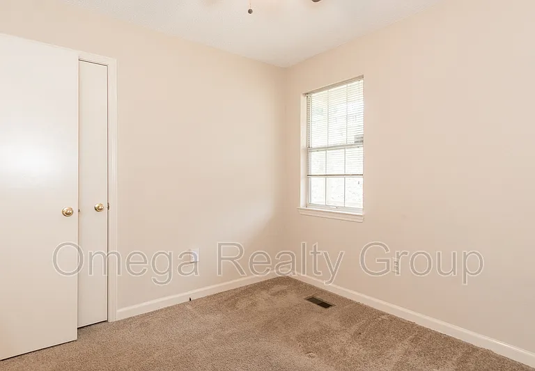 6770 Charles Dr — Photo 28