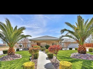 16343 Eucalyptus St, Hesperia, CA 92345