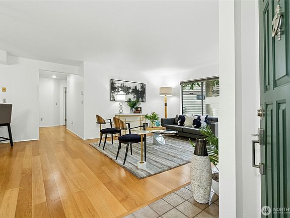 3rd image of 1392 Bellevue Way NE #1
