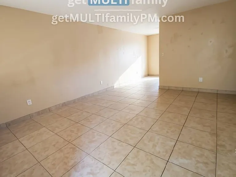 5131 E Oak St — Photo 6