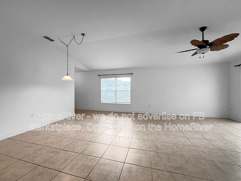 3 bed, 2.0 bath, 1467 sqft, $1,700 — Photo 4