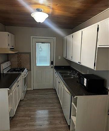 2nd image of 120 Rosewood Dr