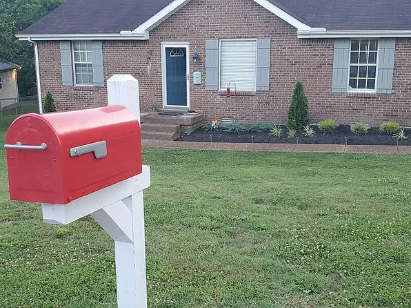 668 S View Dr, Old Hickory, TN 37138