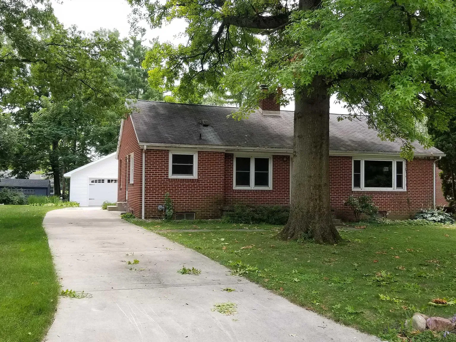 3 bed, 1.5 bath, 1304 sqft, $1,825 — Photo 2
