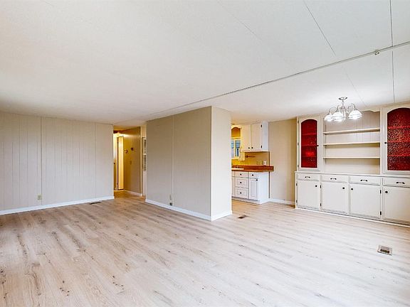 4th image of 216 Colonial Park Drive