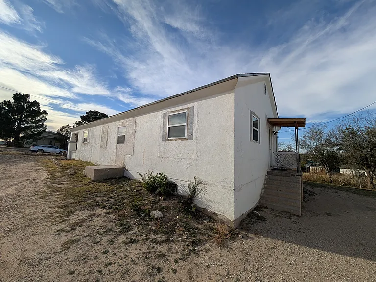 511 Goliad St — Photo 14