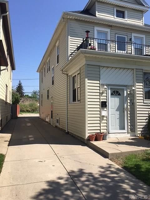 2nd image of 374 Taunton Pl