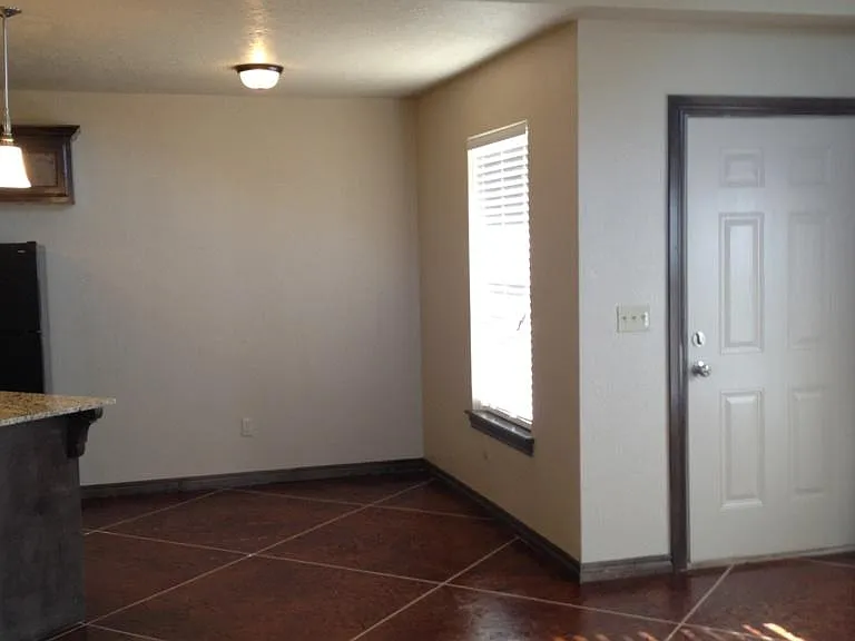 115 E St — Photo 7