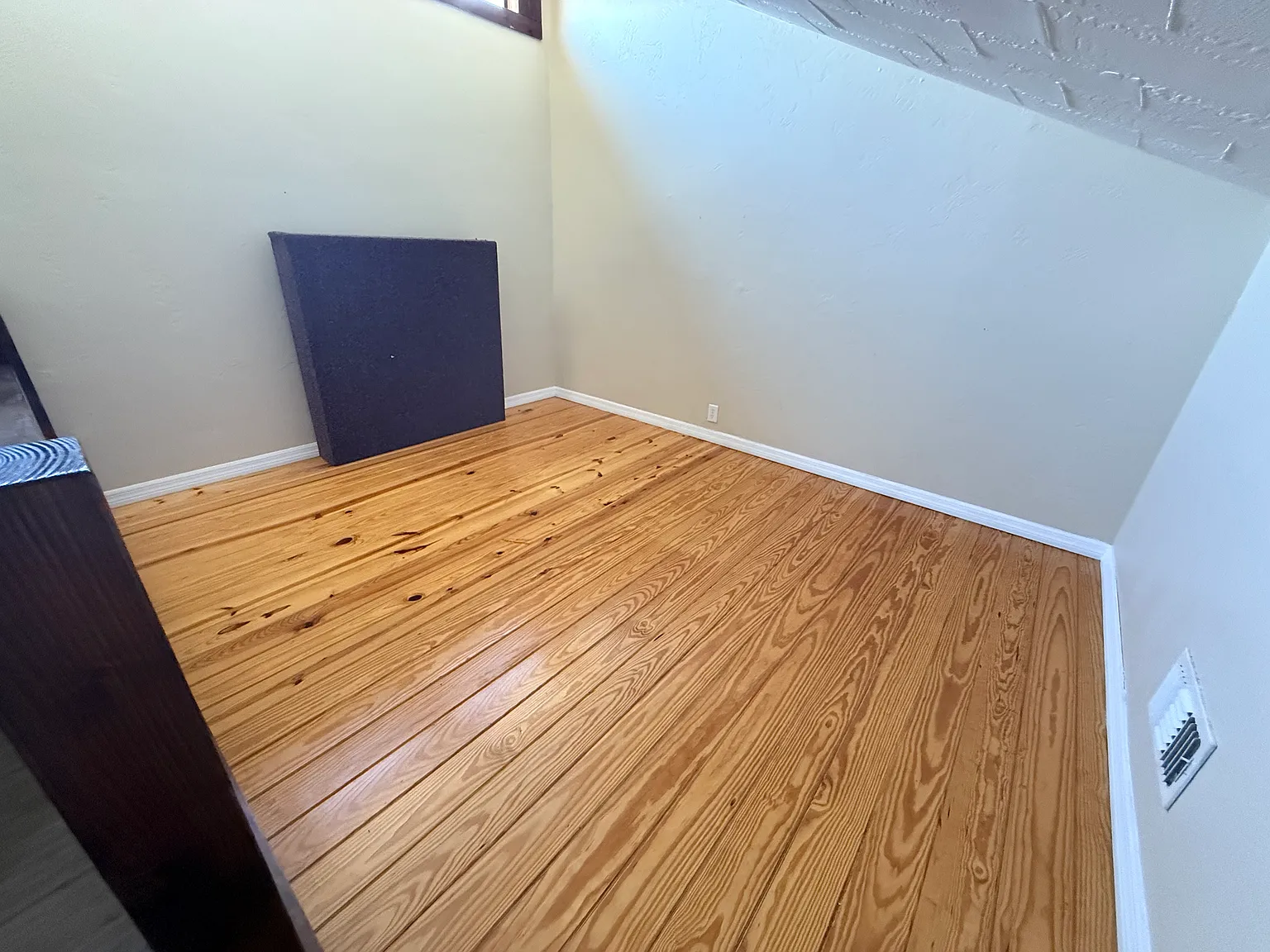 3 bed, 2.5 bath, 2906 sqft, $2,650 — Photo 2