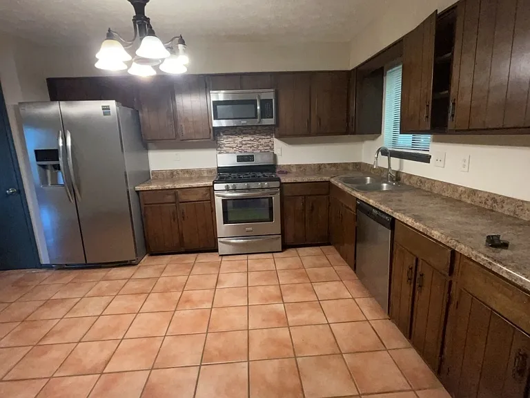 1265 Herrington Rd — Photo 11