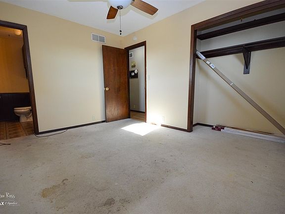 3rd image of 1019 Cypress St