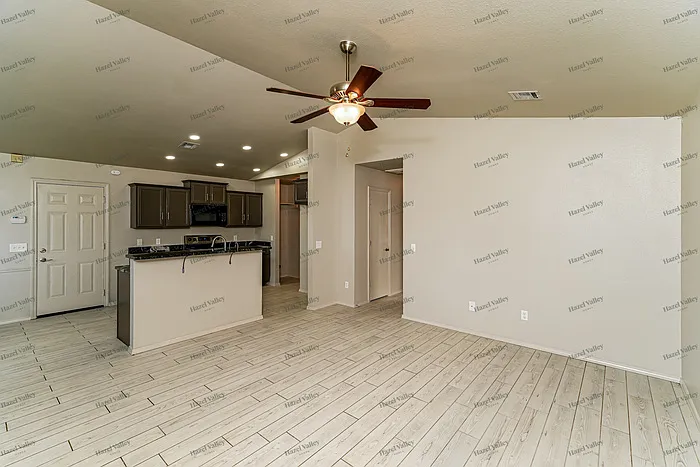 3 bed, 2.0 bath, 1148 sqft, $1,645 — Photo 4