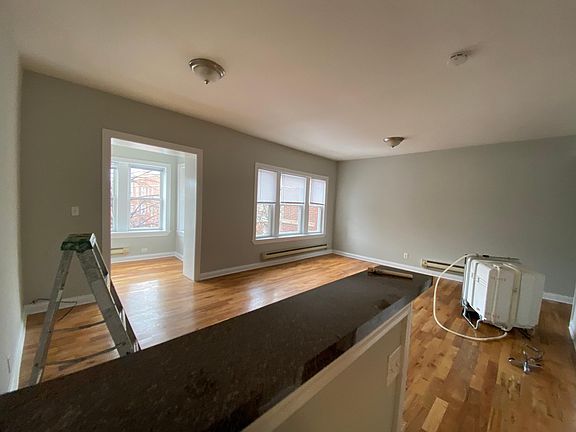4th image of 4423 N Wolcott Ave