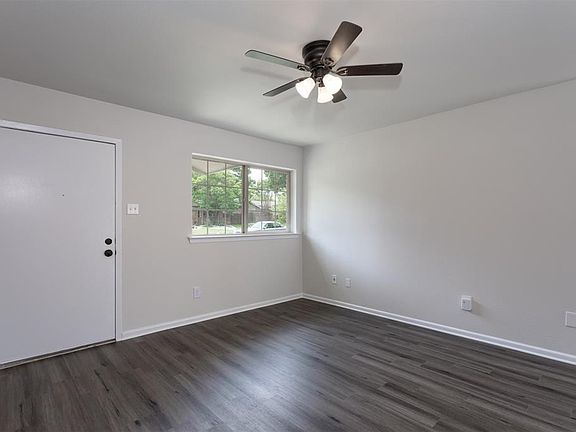 4th image of 1612 Debbie Dr