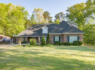 558 Lake Harding Dr, Hamilton, GA 31811