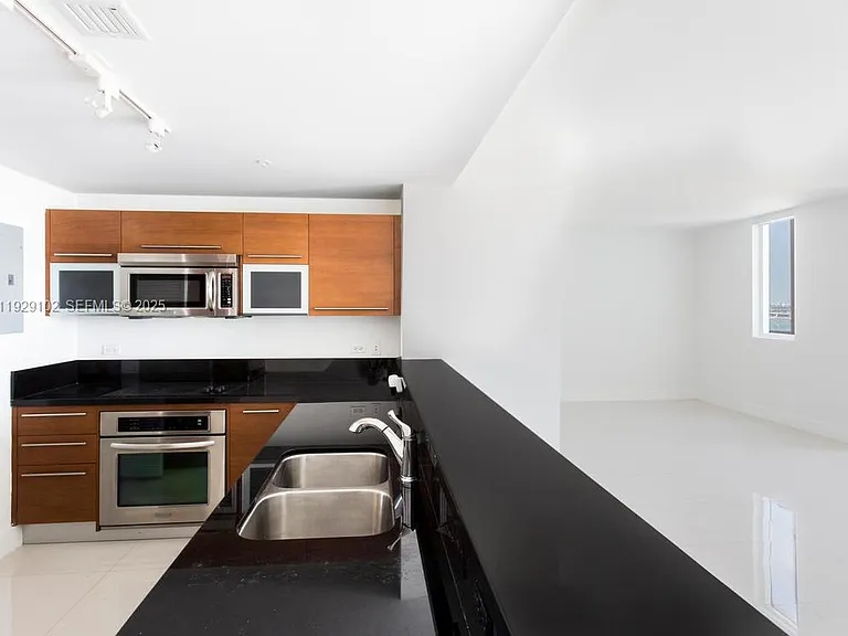 244 Biscayne Blvd #2402 — Photo 4