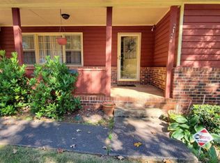 2124 Tudor Castle Cir, Decatur, GA 30035