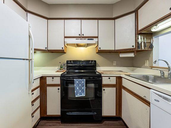 4th image of 292 Woodhaven Drive #9H