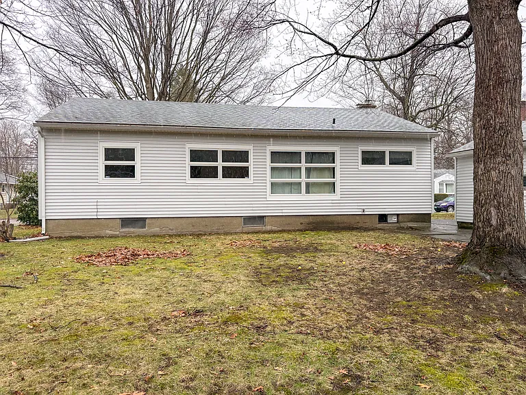 38 Marshall Dr — Photo 3
