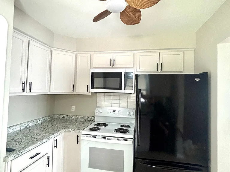 3602 Stanfield Dr — Photo 3