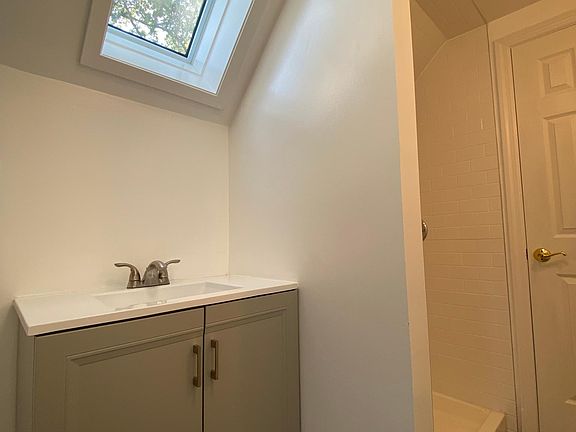 4th image of 273 Rich Ave Floor 2