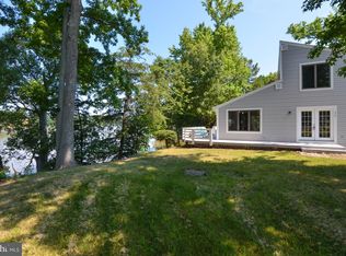 379 Buena Vista Dr, Colonial Beach, VA 22443