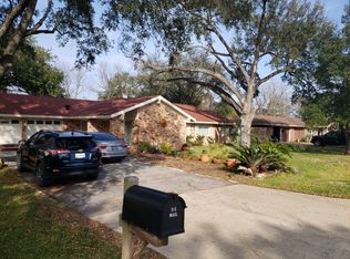 614 Meadowlawn Ave, Shoreacres, TX 77571