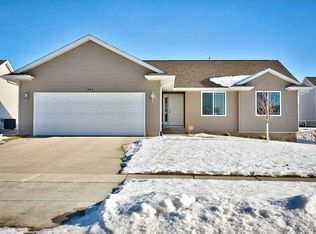 1945 49th St, Marion, IA 52302