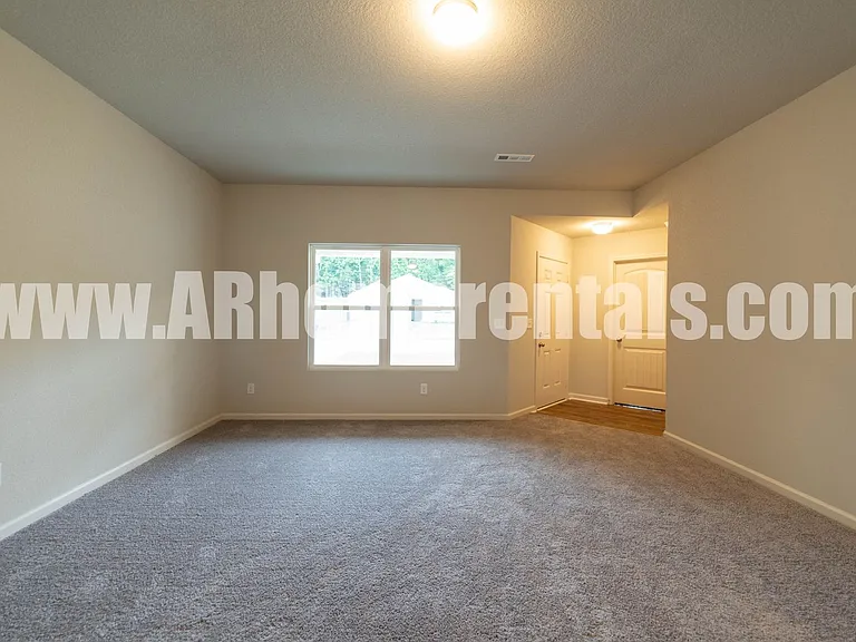 1175 Gallery Dr — Photo 2
