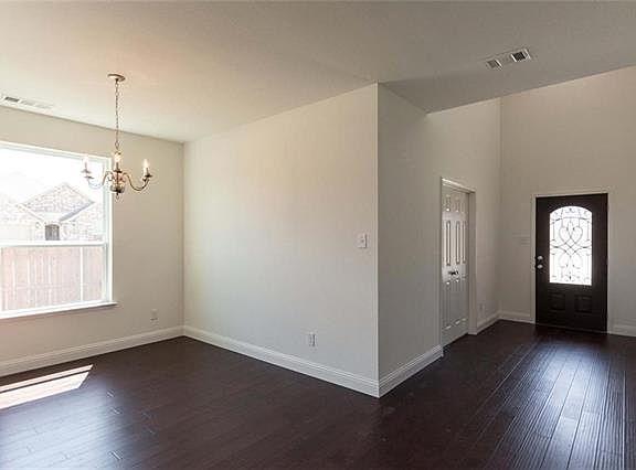 2nd image of 1005 Perennial Ln