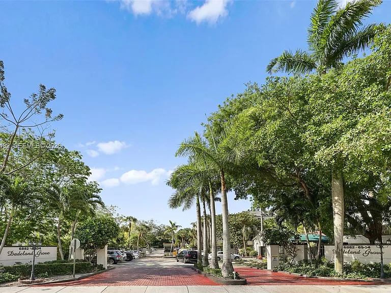 6886 N Kendall Dr #D202 — Photo 17