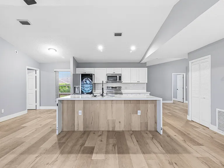 1717 SW Burlington St — Photo 13