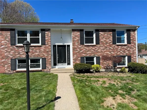 52 Cottonwood Dr, Cranston, RI 02921