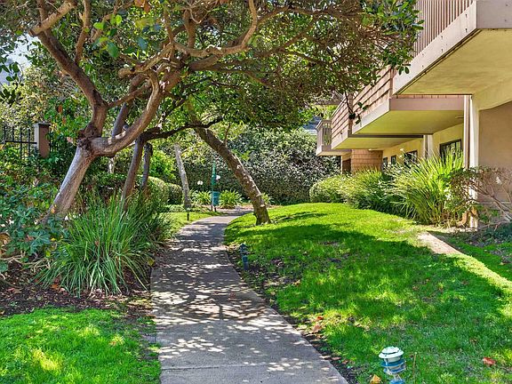 4th image of 8840 Villa La Jolla Dr Unit 108