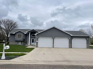 1123 17th St NE, Watertown, SD 57201