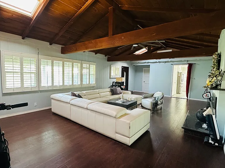 5809 Fulton Ave — Photo 4